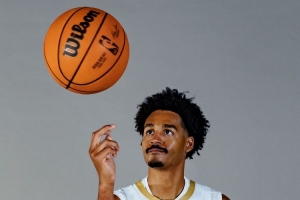 杀伤可以！普尔半场7中2拿到全队最高12分 罚球6中6