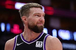 小萨博尼斯15中5&三分2中0拿到10分18板3助 也出现5失误