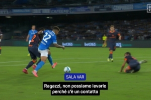 国米点球误判录音：主裁判视线被挡，助理裁判断定点球，VAR确认