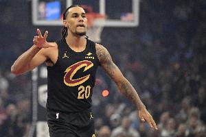 打得不错！杰伦-泰森14中7&4记三分拿下18分4板4助3帽