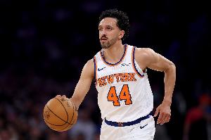 迈克-布朗：沙梅特获得了不少好的出手机会 会给替补阵容时间适应