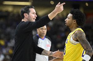 名记：残阵湖人在背靠背第二天以59%命中率击败开拓者 形势大好