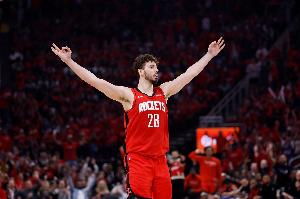 全能输出！申京半场12中5拿到13分6板4助